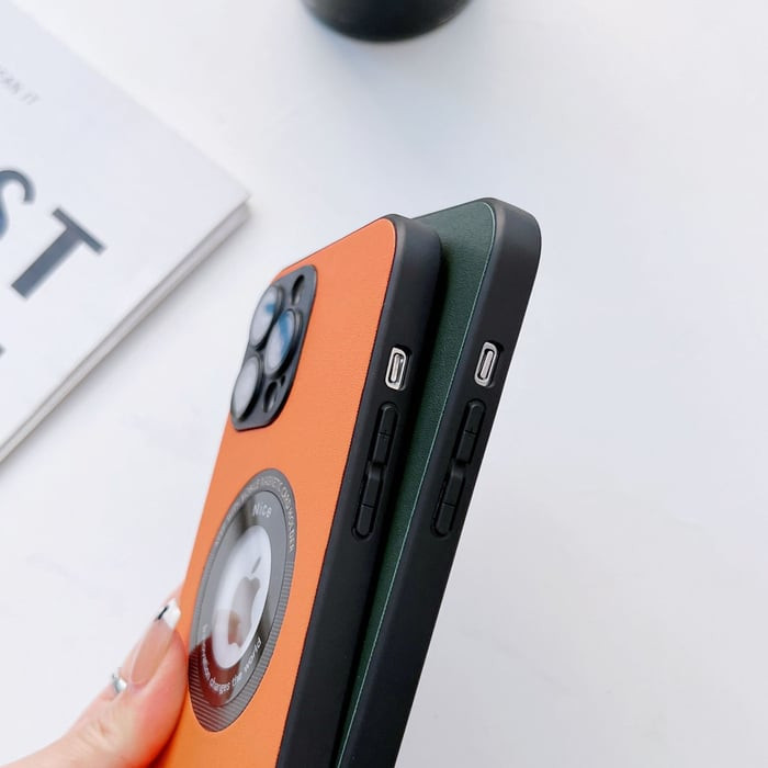 Leather Magnetic Charging Case charging demonstration