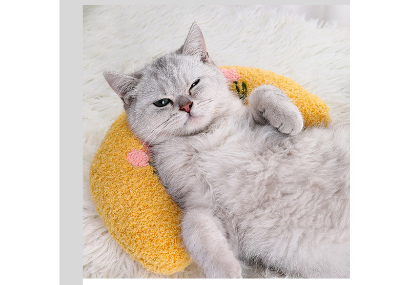 Cozy Cat Pillow Detail