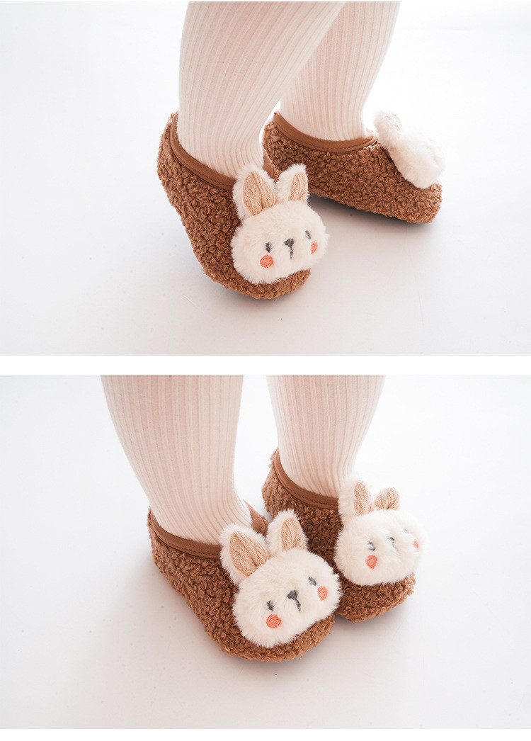 Cozy baby socks detail